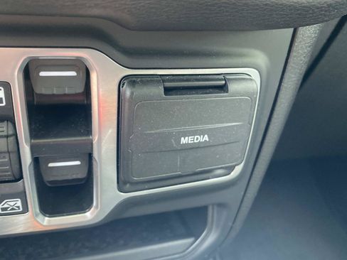 Used 2025 Jeep Gladiator Sport AWD/4WD image 32