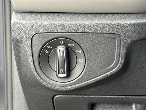 Certified 2022 Volkswagen Atlas Cross Sport SE image 18