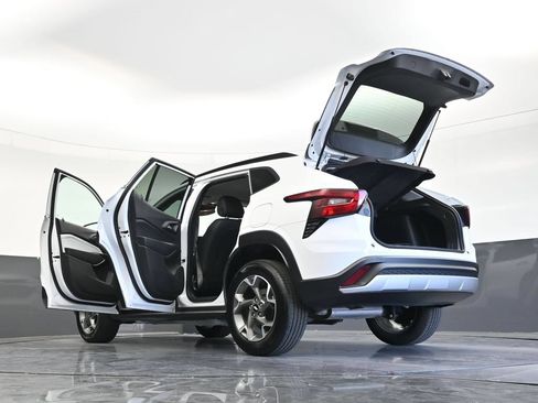 Used 2025 Chevrolet Trax LT FWD image 22