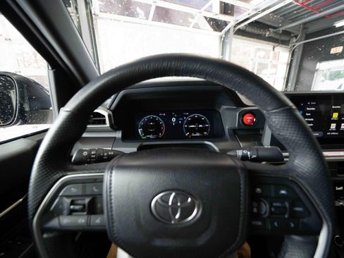 Used 2024 Toyota Tacoma TRD Sport image 15