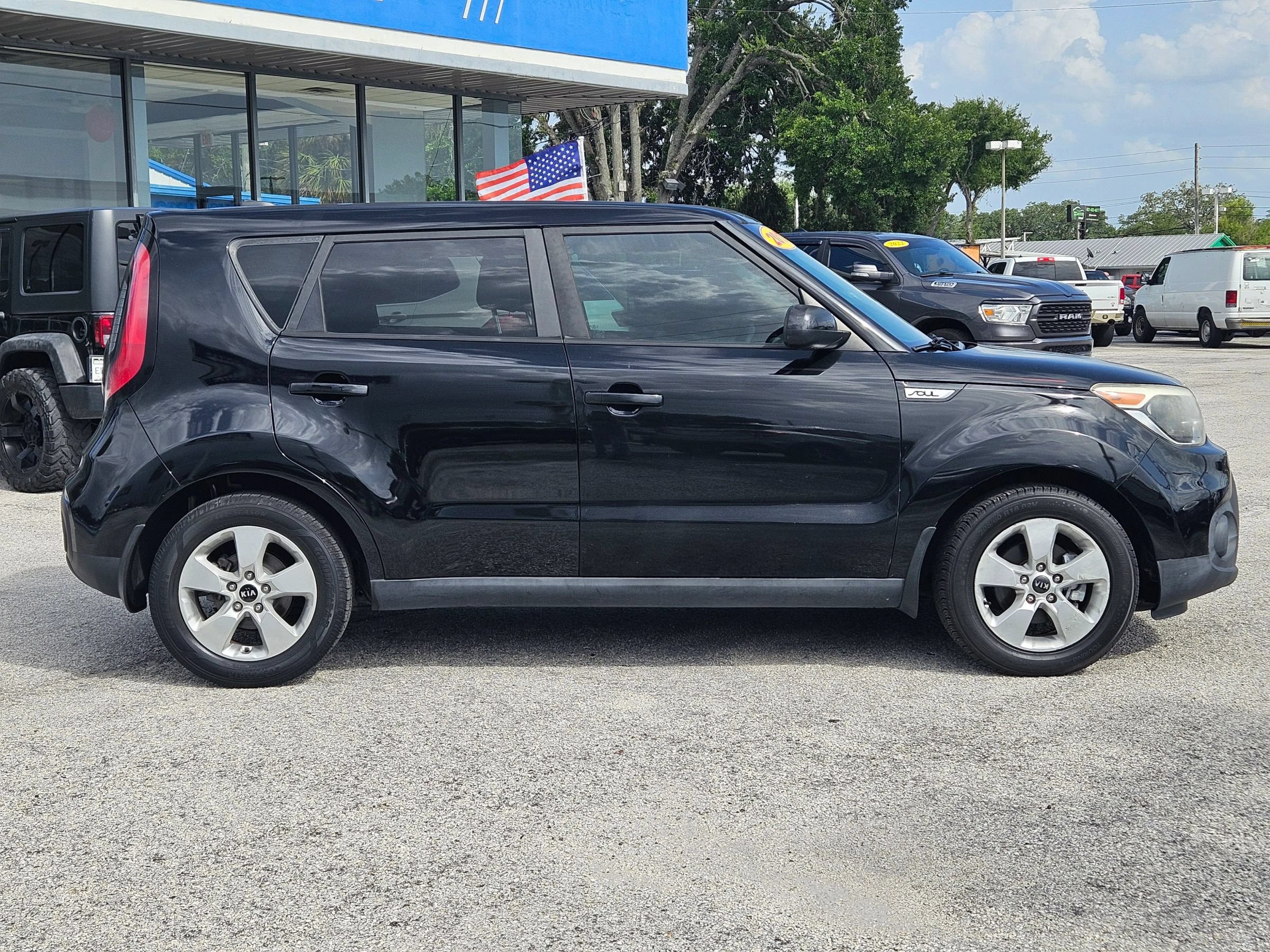 Used 2017 Kia Soul FWD image 8
