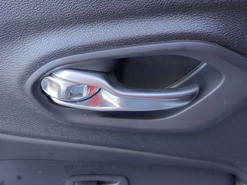 Used 2021 Jeep Cherokee Trailhawk w/ Premium Leather Package image 30