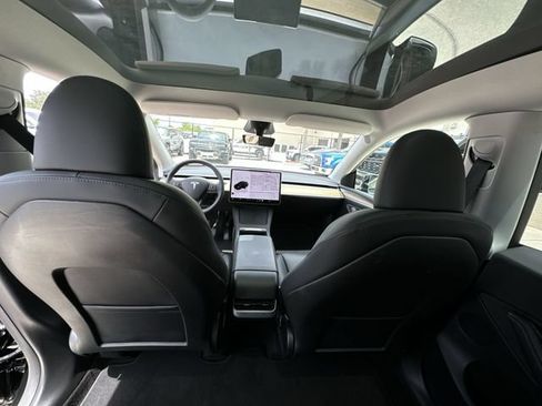 Used 2024 Tesla Model Y Long Range RWD image 30