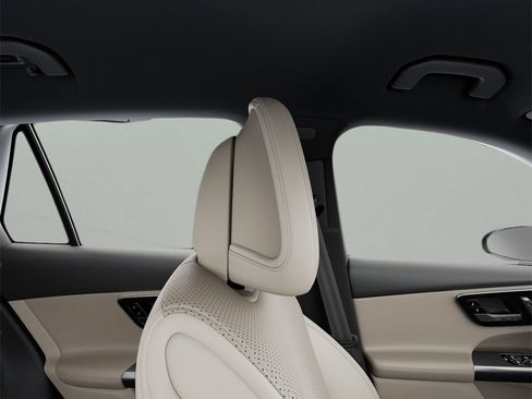 Used 2025 Mercedes-Benz GLC 300 image 43