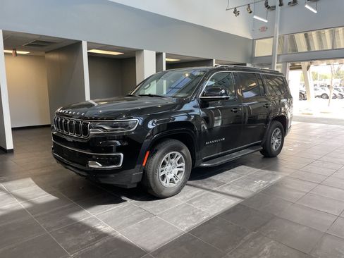 Used 2023 Jeep Wagoneer 4WD w/ Convenience Group I image 6