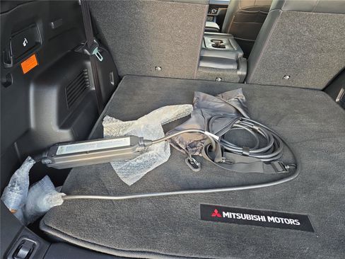 Used 2023 Mitsubishi Outlander SE image 30