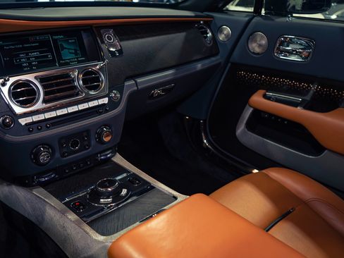 Used 2018 Rolls-Royce Wraith RWD image 38