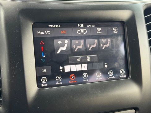 Used 2019 Jeep Cherokee Latitude Plus w/ Cold Weather Group AWD/4WD image 19