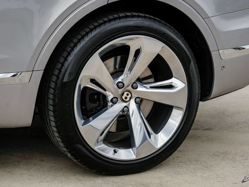 Used 2020 Bentley Bentayga Plug-In Hybrid AWD/4WD image 93