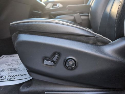 Used 2019 Chrysler Pacifica Limited w/ S Appearance Package image 16