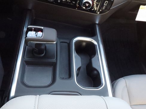 New 2026 GMC Sierra 1500 SLT image 15