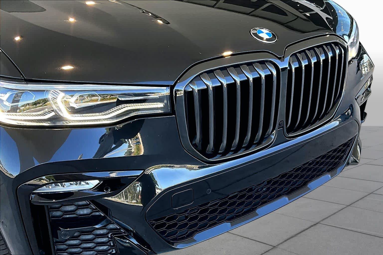 Used 2022 BMW X7 xDrive40i w/ M Sport Package AWD/4WD image 29