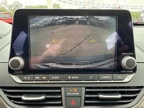 Used 2024 Nissan Altima 2.5 SV image 18