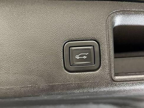Used 2024 GMC Terrain SLT AWD/4WD image 24