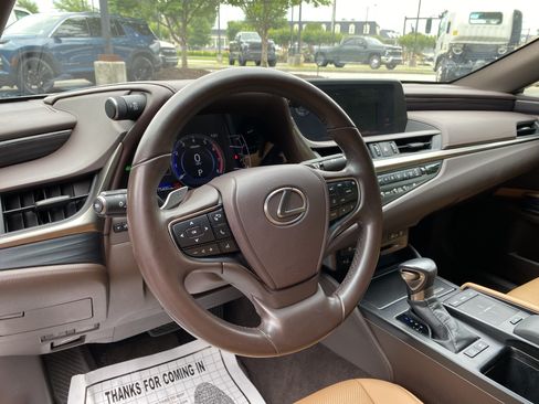 Used 2020 Lexus ES 300h w/ Premium Package FWD image 16