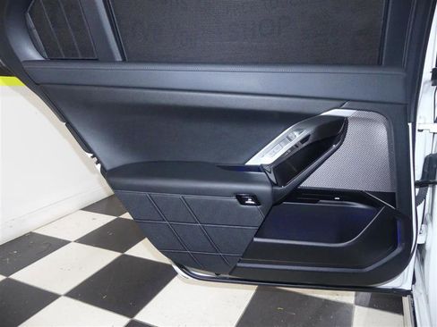 Used 2024 BMW i7 xDrive60 w/ Premium Package image 35