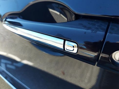 Used 2017 Chrysler Pacifica Touring-L Plus w/ Advanced Safetytec Group image 14