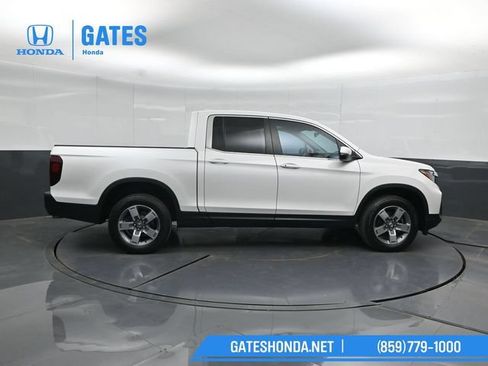 Certified 2025 Honda Ridgeline RTL image 3