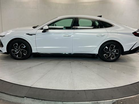 Used 2025 Hyundai Sonata SEL FWD image 2