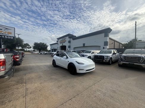 Used 2023 Tesla Model Y Long Range AWD/4WD image 49