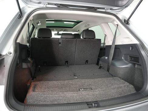 Used 2020 Volkswagen Tiguan SE image 35