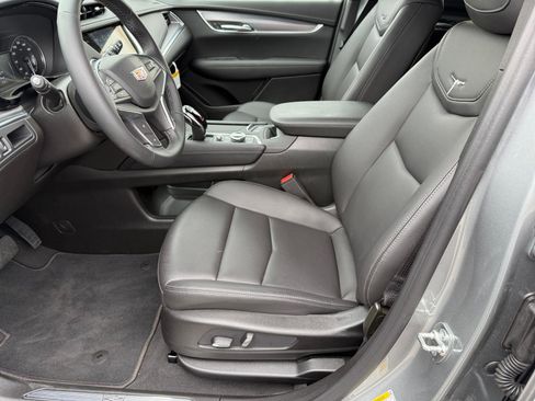 New 2025 Cadillac XT5 Luxury image 11