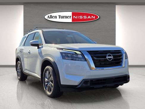 New 2025 Nissan Pathfinder SV image 2
