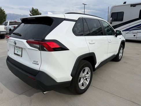 Used 2021 Toyota RAV4 XLE AWD/4WD image 3