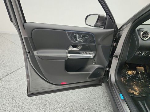 Used 2024 Mercedes-Benz EQB 300 4MATIC image 15