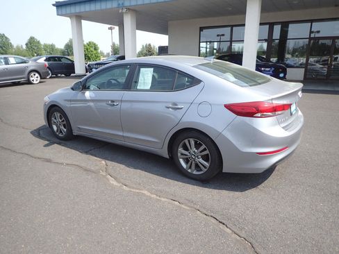 Used 2017 Hyundai Elantra SE w/ SE A/T Tech Package 03 FWD image 3