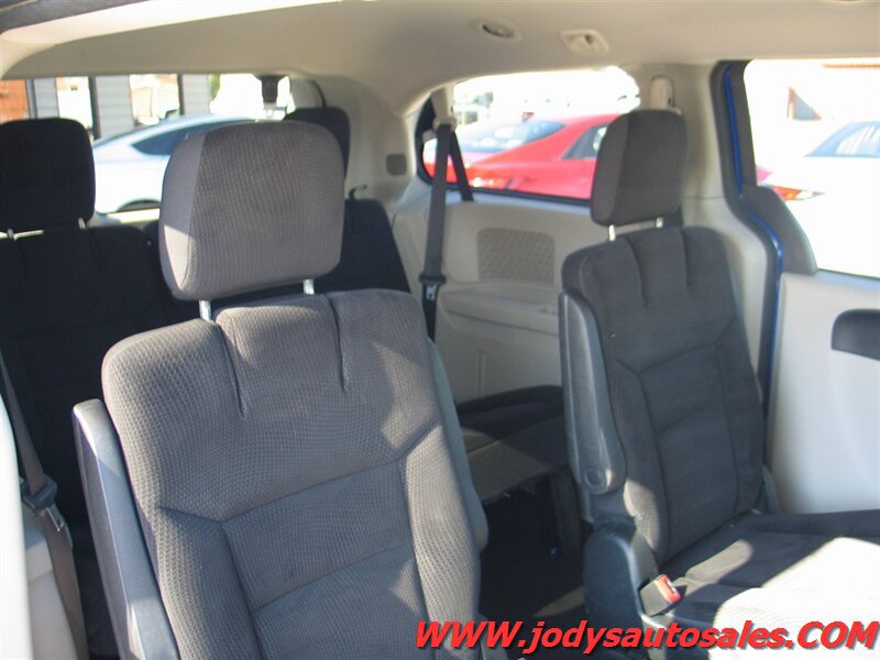 Used 2018 Dodge Grand Caravan SE w/ UConnect Hands-Free Group FWD image 22