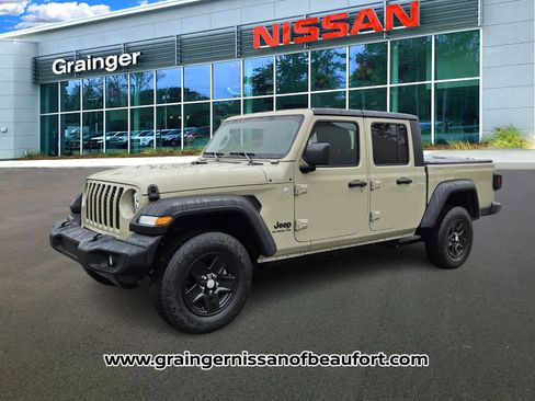 Used 2020 Jeep Gladiator Sport w/ Quick Order Package 24S image 2