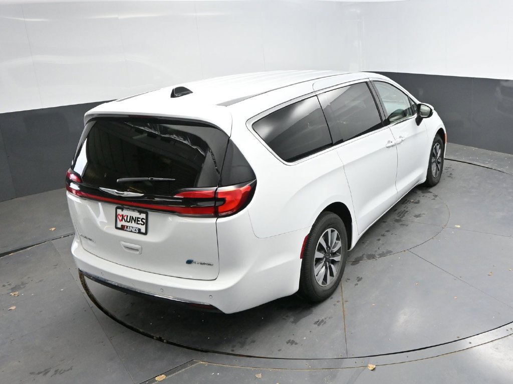Used 2023 Chrysler Pacifica Touring-L FWD image 29