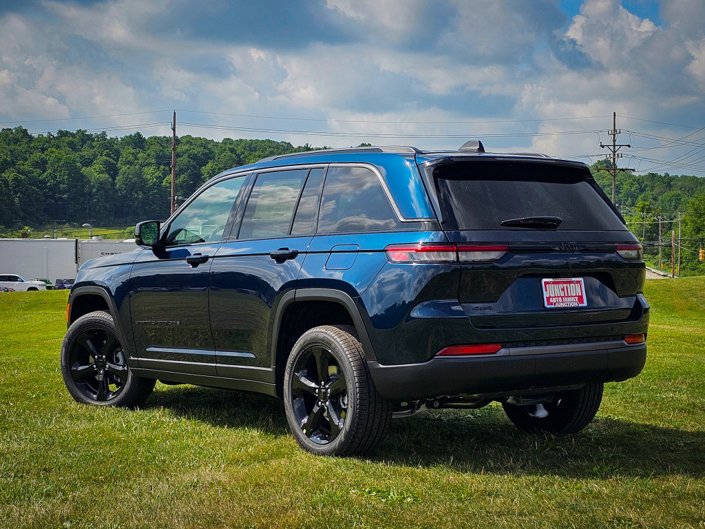 New 2026 Jeep Grand Cherokee Limited w/ Limited Altitude Package AWD/4WD image 5