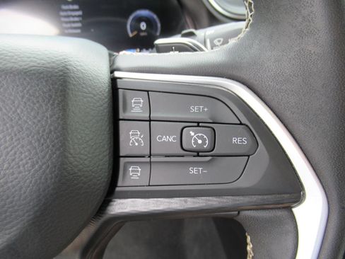Certified 2025 Jeep Grand Cherokee L Laredo w/ Luxury Tech Group I RWD image 24