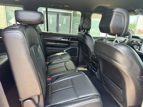 Used 2024 Jeep Wagoneer Series II w/ Flexible Seating Group RWD image 15