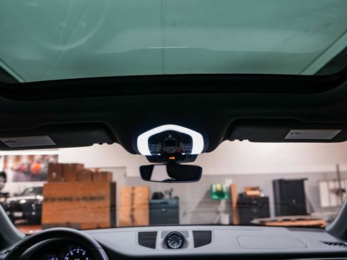 Used 2025 Porsche Macan image 20