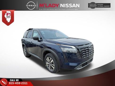 New 2026 Nissan Pathfinder SL image 1