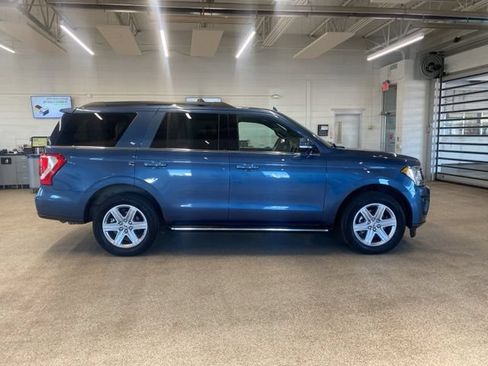 Used 2019 Ford Expedition XLT w/ Equipment Group 202A AWD/4WD image 4