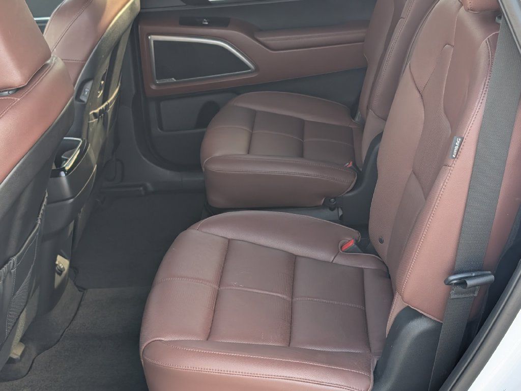 Certified 2024 Kia Telluride EX w/ EX Captain's Chair Package FWD image 16