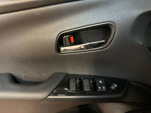 Used 2022 Toyota Prius Limited image 10