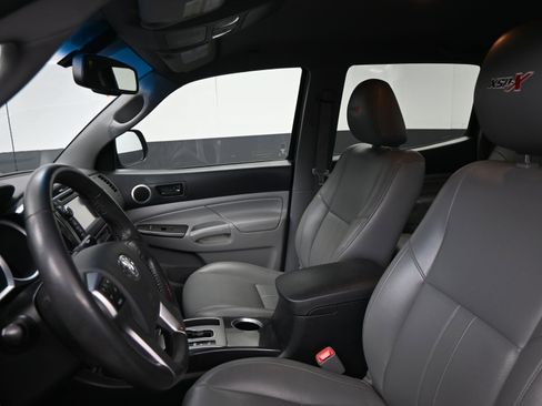 Used 2013 Toyota Tacoma PreRunner image 17