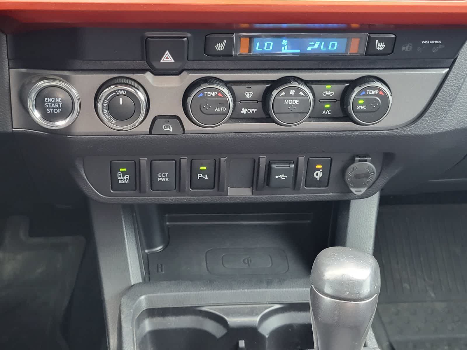 Used 2020 Toyota Tacoma TRD Sport w/ TRD Premium Sport Package AWD/4WD image 23