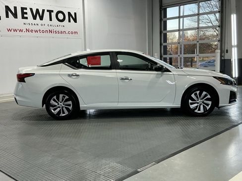 Used 2025 Nissan Altima 2.5 S image 32