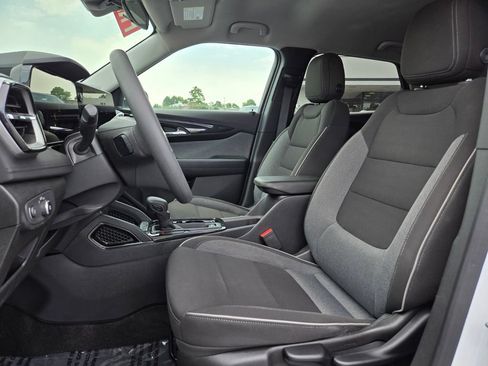 Used 2025 Chevrolet TrailBlazer LT AWD/4WD image 9