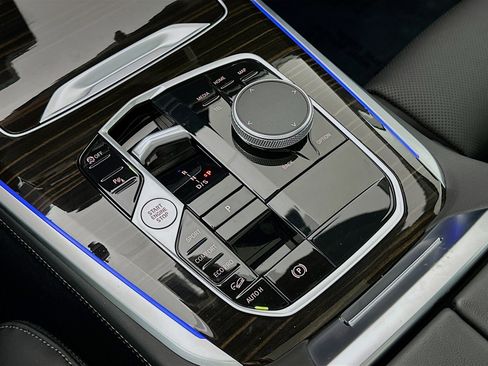 Used 2025 BMW X5 xDrive40i w/ Parking Assistance Package image 17