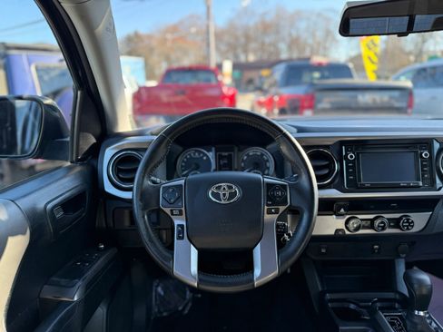 Used 2017 Toyota Tacoma 2WD Access Cab image 16