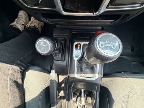 Used 2018 Jeep Wrangler Unlimited Sport AWD/4WD image 19