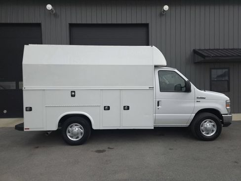 Used 2019 Ford E-350 and Econoline 350 Super Duty w/ Power Windows & Locks Group RWD image 5