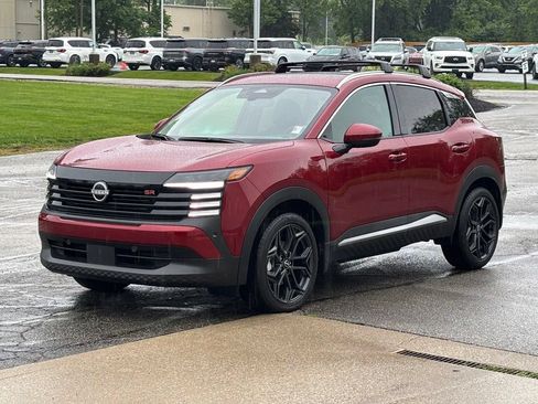 Used 2025 Nissan Kicks SR w/ SR Premium Package AWD/4WD image 9